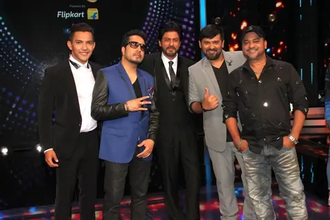 Promotion of 'Fan': Shah Rukh Khan with Sa Re Ga Ma Pa Judges