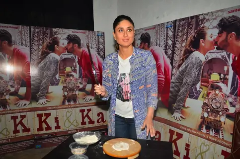 Kareena Kapoor Makes Rotis at Promotional Event of Ki and Ka