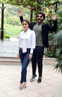 Arjun Kapoor strikes a funny pose with Kareena Kapoor at the Press Meet of Ki and Ka