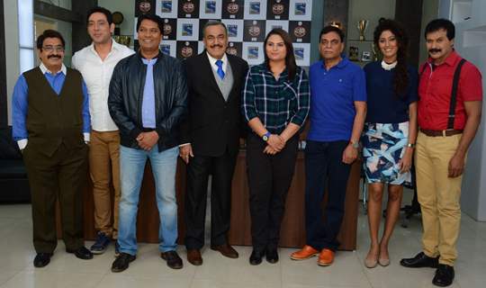 CID team posing with the Winners of 'Shaatir Lekhak' Contest