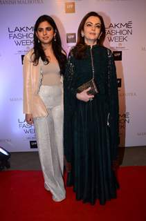 Nita Ambani with her daughter at Lakme Fashion Show 2016