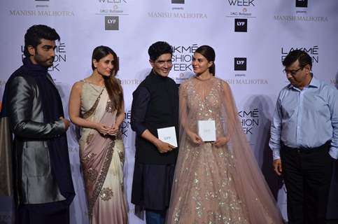 Arjun Kapoor, Kareena Kapoor, Manish Malhotra and Jacqueline Fernandes at Lakme Fashion Show 2016