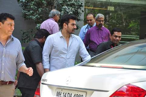 Arbaaz Khan Visits Arpita Khan at Hinduja Hospital