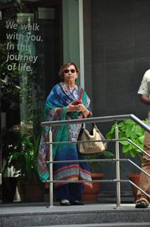 Helen Visits Arpita Khan at Hinduja Hospital