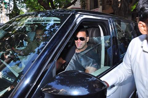 Mamu is Here! - Salman Khan Visits Arpita Khan at Hinduja Hospital