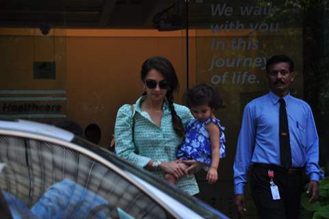 Salman Khan's Family Visits Arpita Khan at Hinduja Hospital