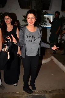 Kainaat Arora at Kaveh Afraie's 'World Without Borders' Art Show