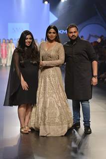 Bhumi Pednekar Sizzles at Lakme Fashion Show 2016