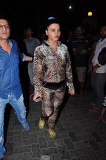 Rakhi Sawant reach Kokilaben Ambani Hospital to visit Pratyusha Banerjee