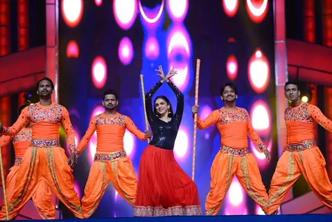 Aditi Rao Hydari performs at Umang 2016