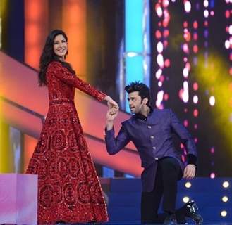 Katrina Kaif and Manish Paul perform at Umang 2016