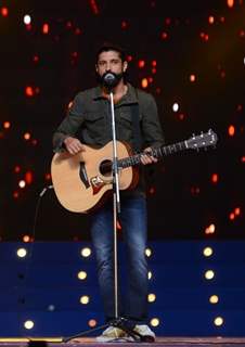 Farhan Akhtar performs at Umang 2016