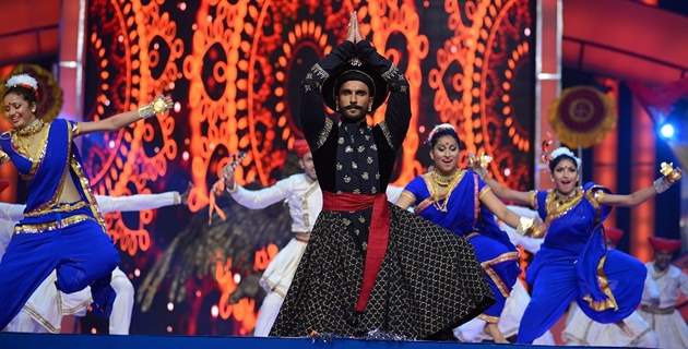 Ranveer Singh performs at Umang 2016