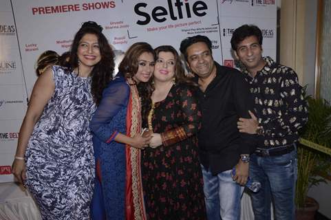 Rupali Ganguly and Delnaz Irani at Selfie With Celebs Paritosh Painter Play 2016