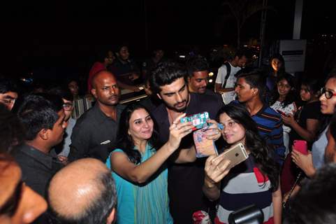 Arjun Kapoor Meets Fans to promote Ki and Ka