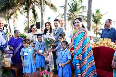 Juhi Chawla with Governor Shri Rao and Ak Munshi Yojana Trust's Children