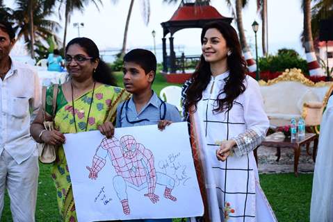 Juhi Chawla wiith AK Munshi Yojana Trust's Children