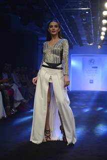 Amy Jackson Walks the ramp at Lakme Fashion Show 2016 - Day 5