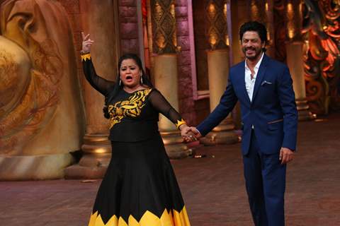 Shah Rukh Khan with Bharti Singh at Promotions of 'Fan' on 'Comedy Nights Bachao!