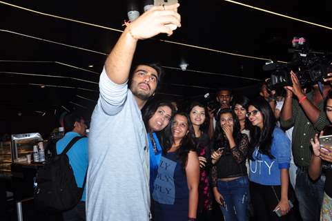 Arjun Kapoor Meets Fans to Promote Ki and Ka