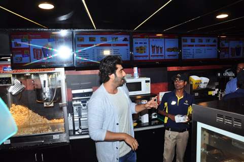 Arjun Kapoor turns Pop Corn Seller to Promote Ki and Ka