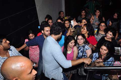 Arjun Kapoor Meets fans to Promote Ki and Ka