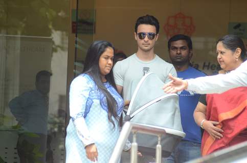Arpita Khan and Aayush Sharma Leaves hospital with baby Ahil