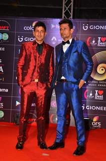 Meet Brothers at COLORS GiMA AWARDS 2016