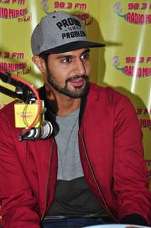 Tanuj Virwani goes live at Radio Mirchi for Promotions of 'One Night Stand'