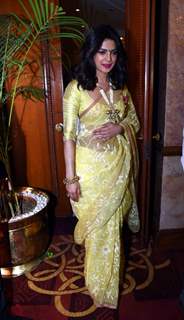 Priyanka Chopra steals the show in Yellow Saree at Press Meet for Receiving Padma Bhushan