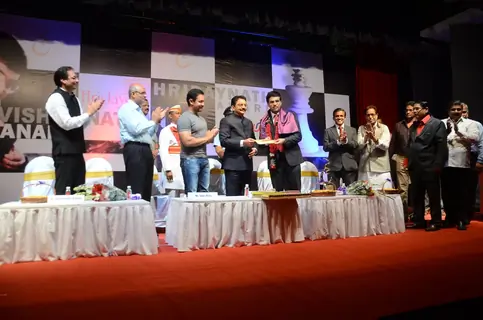 Aamir Khan and Vishwanathan Anand at Hridaynath Mangeshkar Award 2016