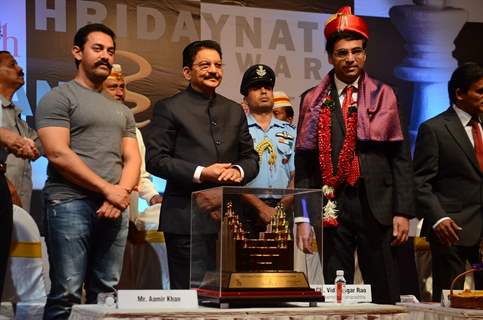 Aamir Khan and Vishwanathan Anand at Hridaynath Mangeshkar Award 2016