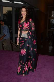 Shobha De at Laadli Awards 2016