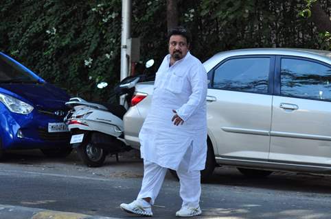 Neeraj Vora at Funeral of Firoz Nadiadwala's Mother Munira Nadiadwala