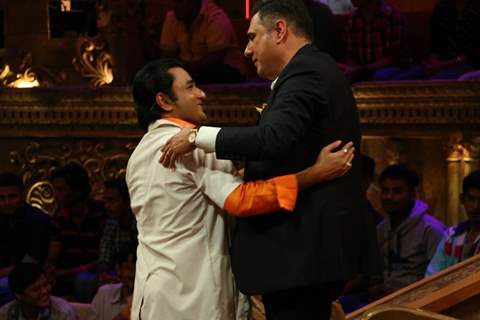 Boman Irani with Mubeen Saudagar at Promotions of 'Santa Banta Pvt. Ltd. on Comedy Nights Bachao