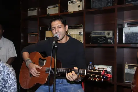 Farhan Akhtar Live at Radio Bar!
