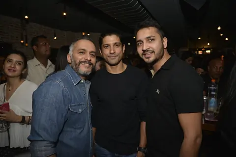 Farhan Akhtar Live at Radio Bar!