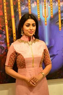 Shriya Saran Inagurates Rakhi Baid's Painting Exhibition