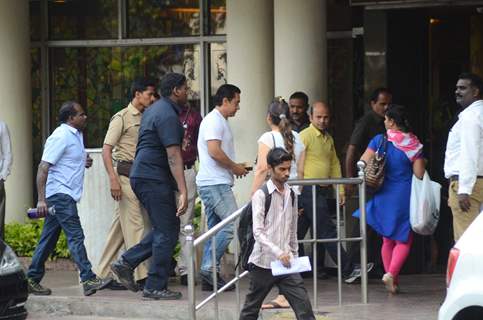 Aamir Khan Visits Dilip Kumar ji at Lilavati Hospital