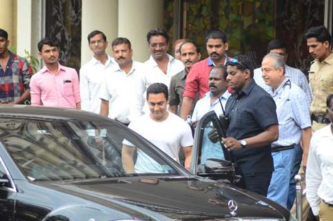 Aamir Khan Visits Dilip Kumar ji at Lilavati Hospital