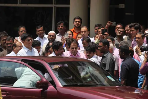 Dilip Kumar Discharged from Lilavati Hospital