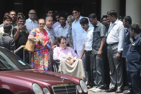 Dilip Kumar Discharged from Lilavati Hospital; Saira Banu accompanies him