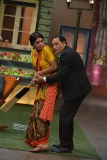 Lets practice! M Azharuddin with Sunil Grover