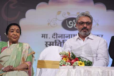 Asha Bhosle and Sanjay Leela Bhansali at Dinanath Mangeshkar Award