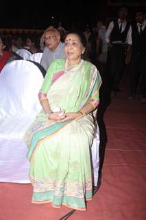 Asha Bhosle at Dinanath Mangeshkar Award