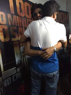 Shah Rukh Khan Meets Manoj Bajpyee at Promotions of his upcoming film Traffic