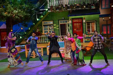 Kapil Sharma, Kiku Sharda, Honey Singh, Sunil Grover on the sets of 'The Kapil Sharma' Show