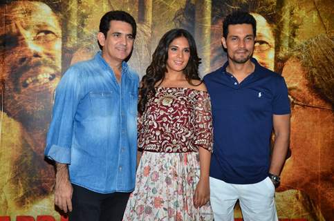 Randeep Hooda and Richa Chadda and Omung Kumar at Song Launch of 'Sarabjit'