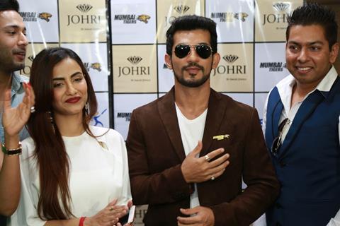 Arjun Bijlani and Tia Bajpai at the The Launch Soiree of Johri by Amaze Jewels