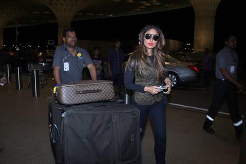 Kareena Kapoor Snapped at Airport